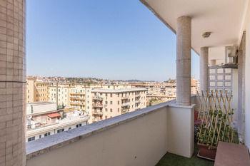 Piramide Terrace Rom