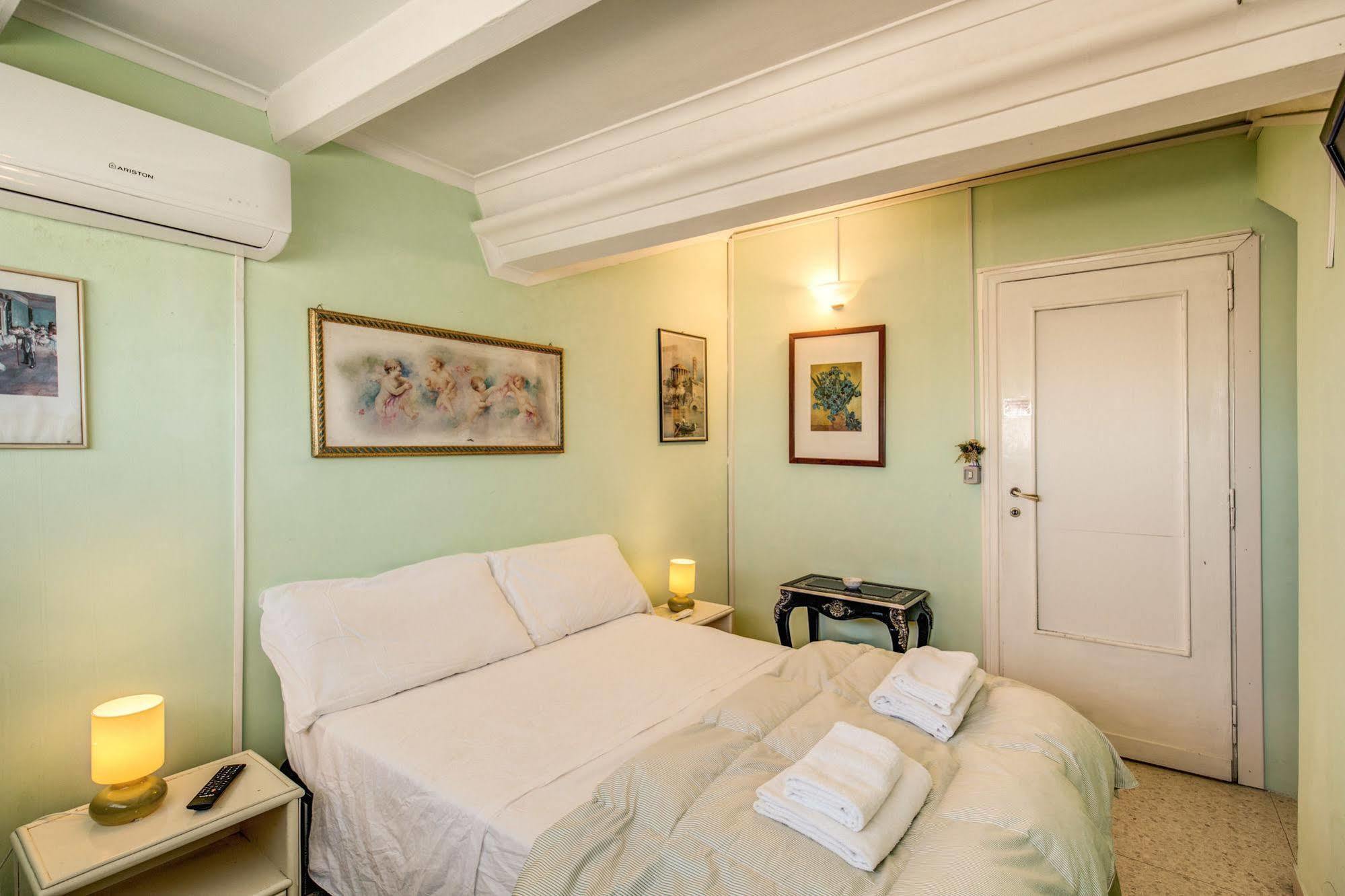 Piramide Terrace Bed & Breakfast 2*
